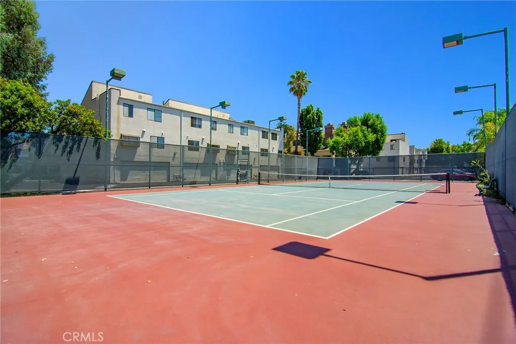 18741 Hatteras Street 1, Tarzana, California 91356 home-pic-26