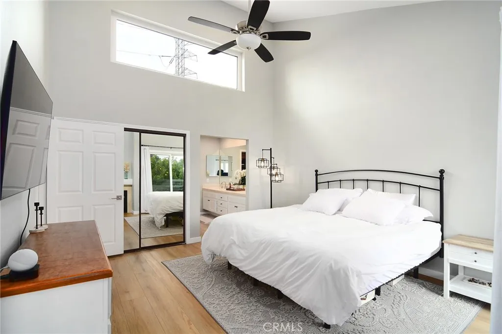18741 Hatteras Street 1, Tarzana, California 91356 home-pic-16