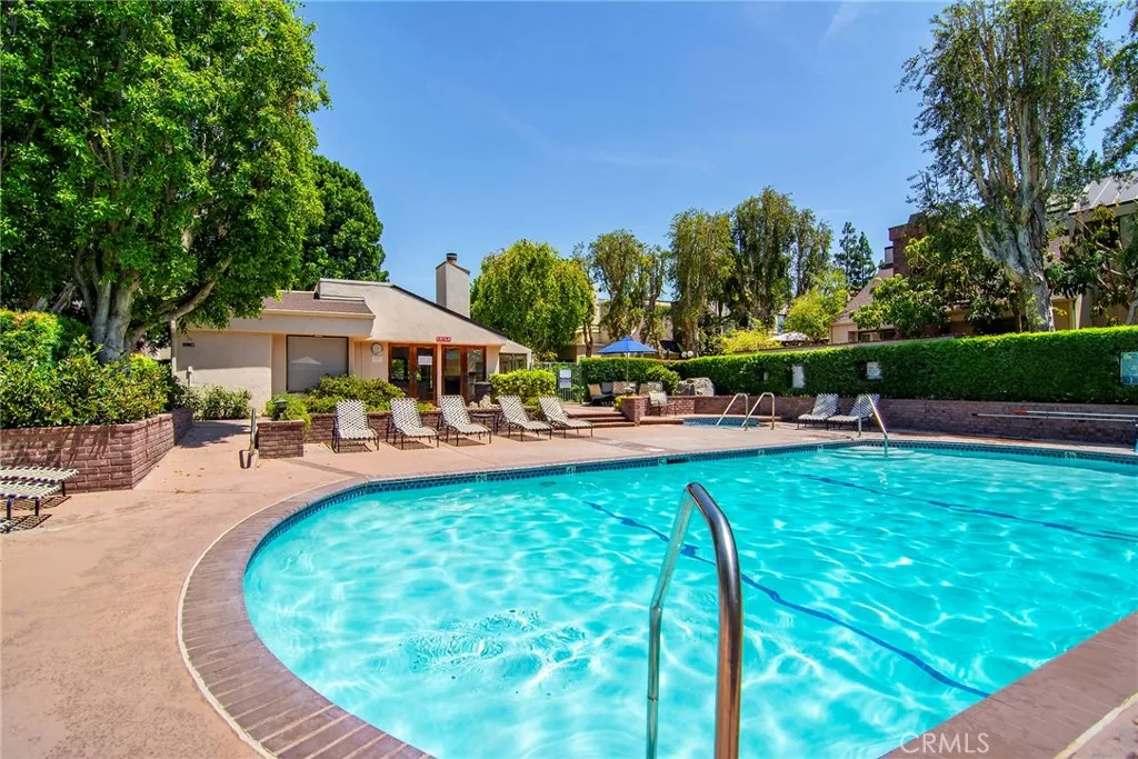18741 Hatteras Street 1, Tarzana, California 91356 home-pic-25