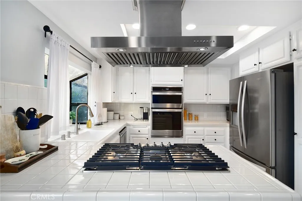 18741 Hatteras Street 1, Tarzana, California 91356 home-pic-7