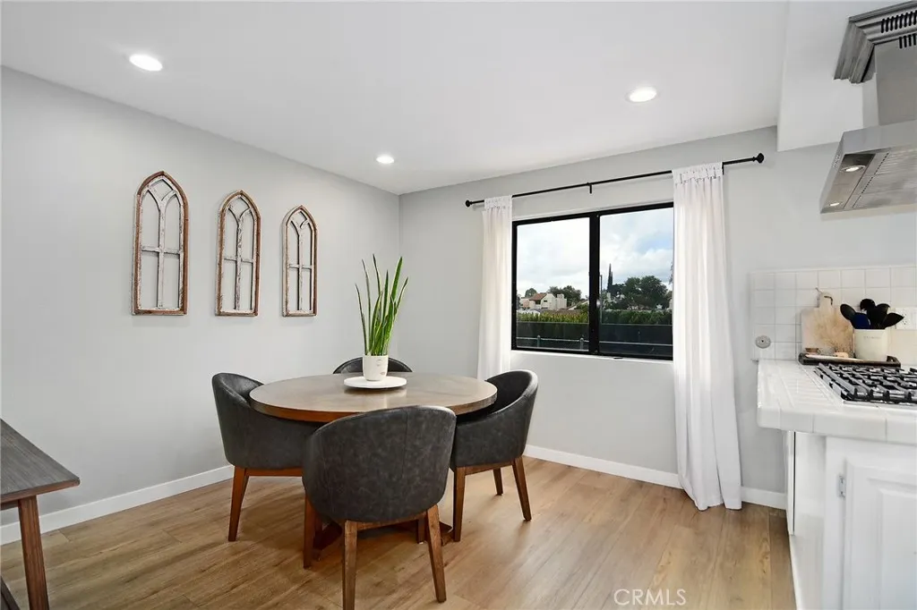 18741 Hatteras Street 1, Tarzana, California 91356 home-pic-9
