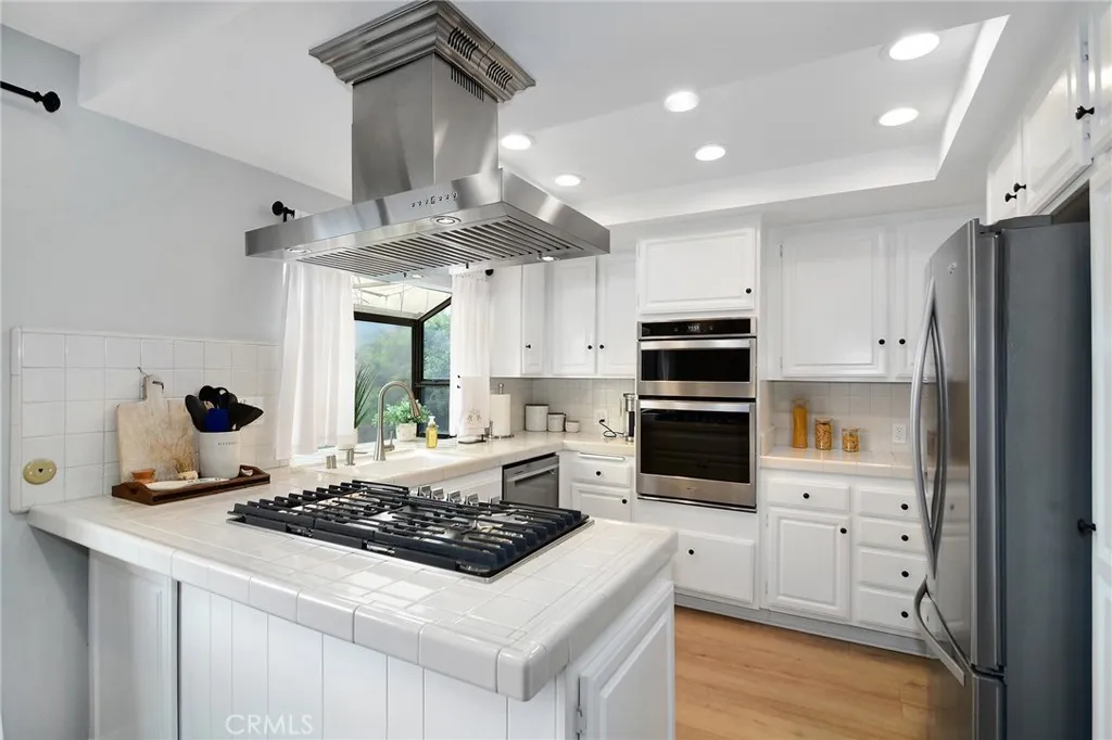 18741 Hatteras Street 1, Tarzana, California 91356 home-pic-6