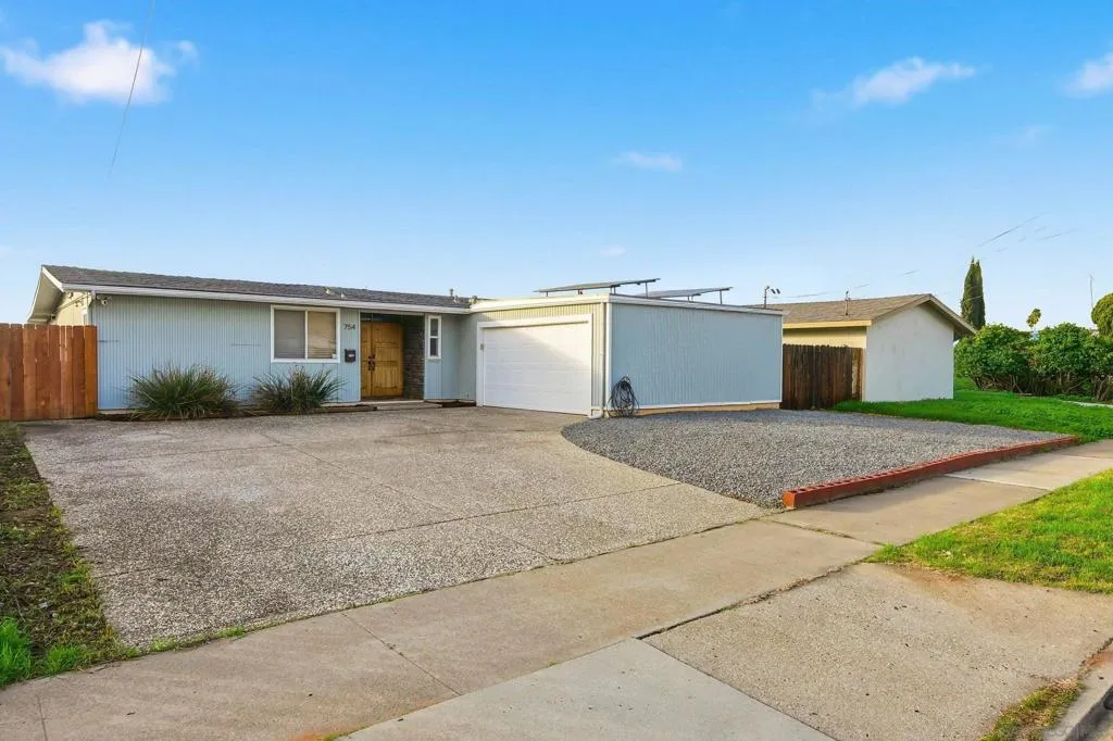 754 Alveda Avenue, El Cajon, California 92019 home-pic-2
