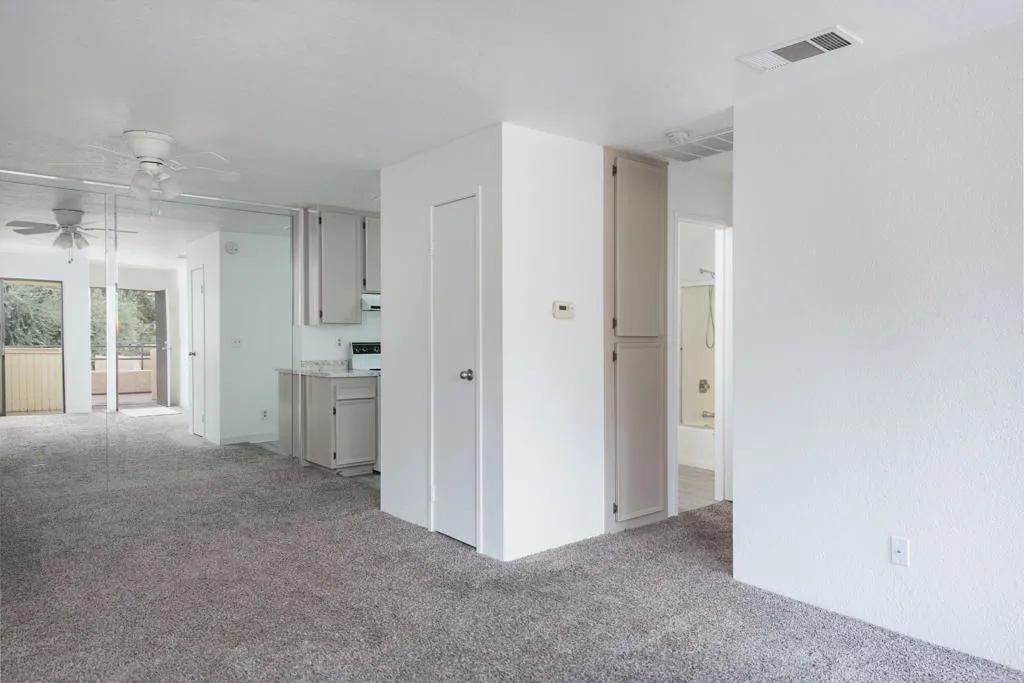 701 N Los Felices Circle W 208, Palm Springs, California 92262 home-pic-5