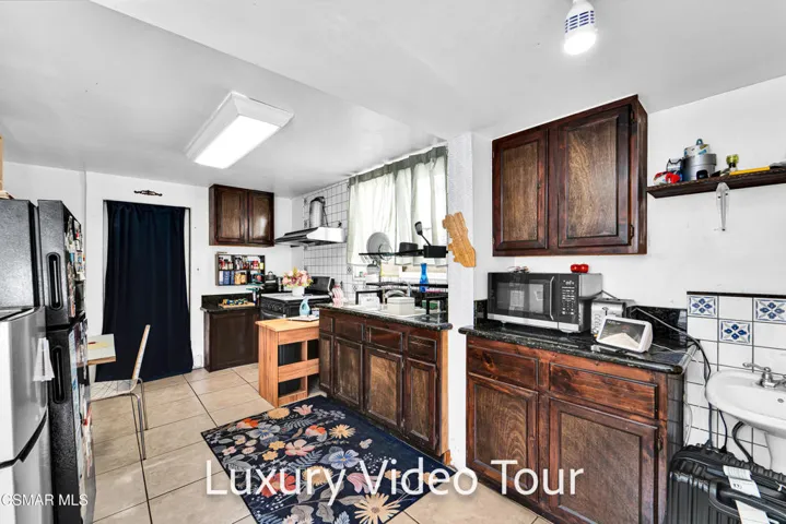 638 N Bunker Hill Ave-21