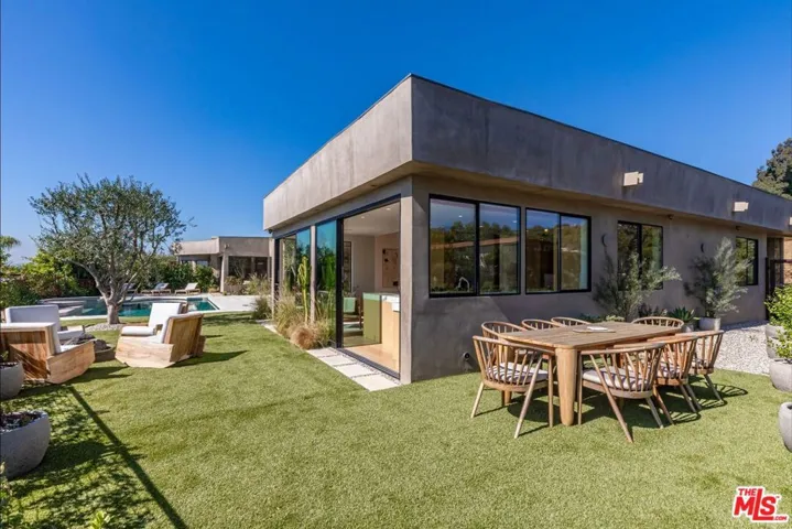 1705 Carla, Beverly Hills, California 90210
