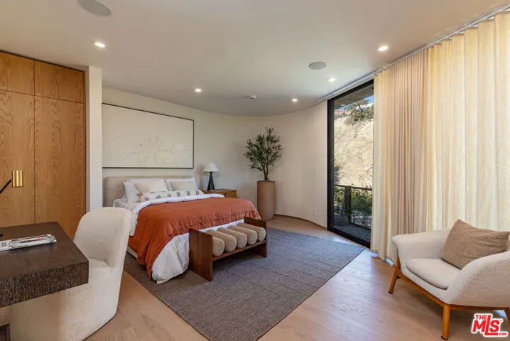 1705 Carla, Beverly Hills, California 90210