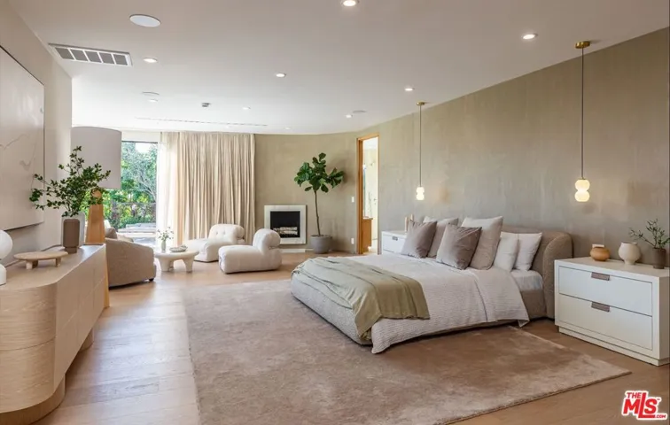 1705 Carla, Beverly Hills, California 90210
