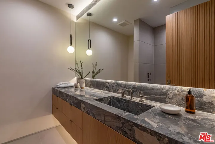 1705 Carla, Beverly Hills, California 90210
