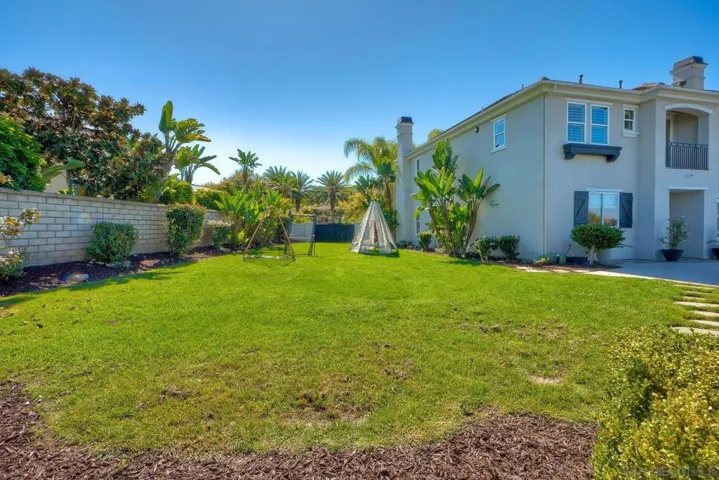 Large sideyard