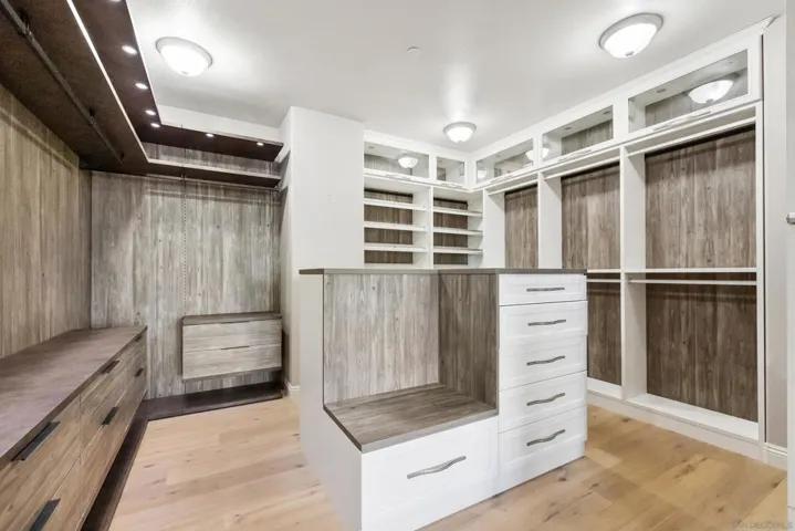 Walk-in Closet