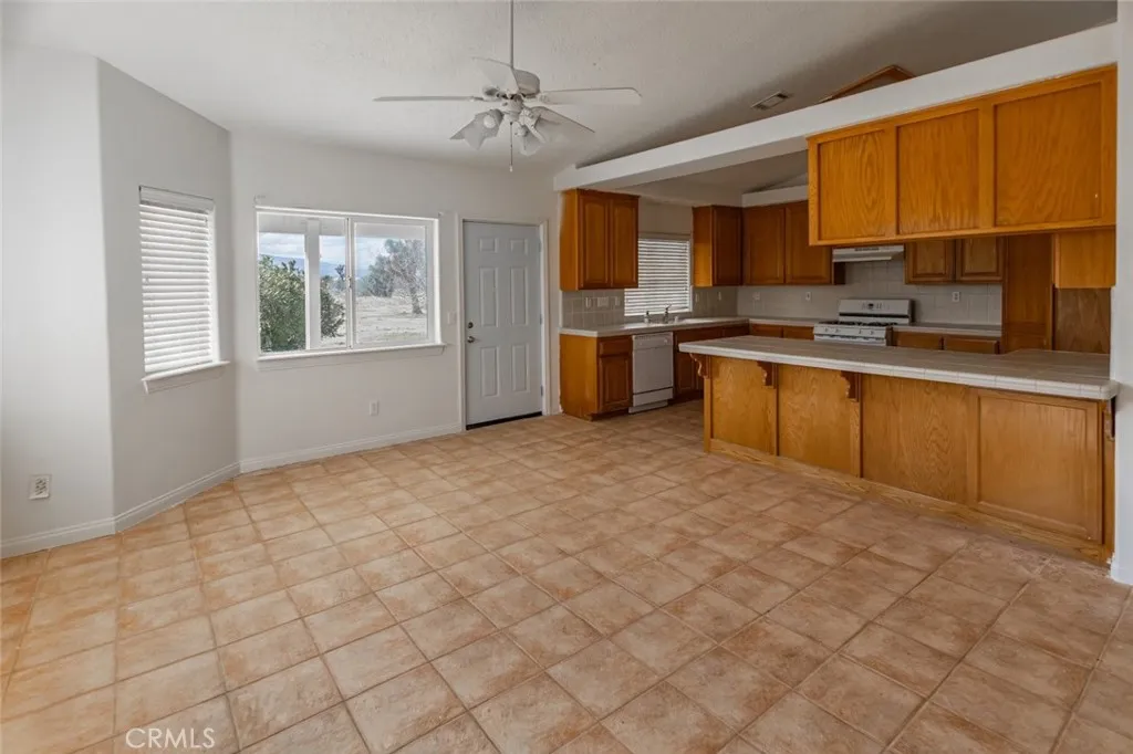 12384 Redwood Road, Pinon Hills, California 92372 home-pic-10