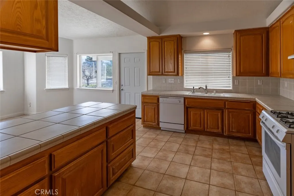 12384 Redwood Road, Pinon Hills, California 92372 home-pic-12