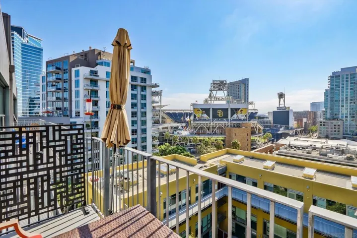 GORGEOUS CITY AND PETCO PARK VIEWS FROM YOUR  BALCONIES!