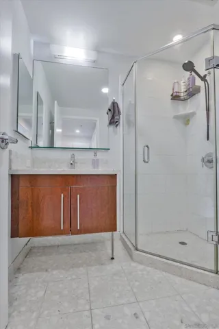 GUEST BATHROOM ADJACENT TO GUEST BEDROOM DOWNSTAIRS