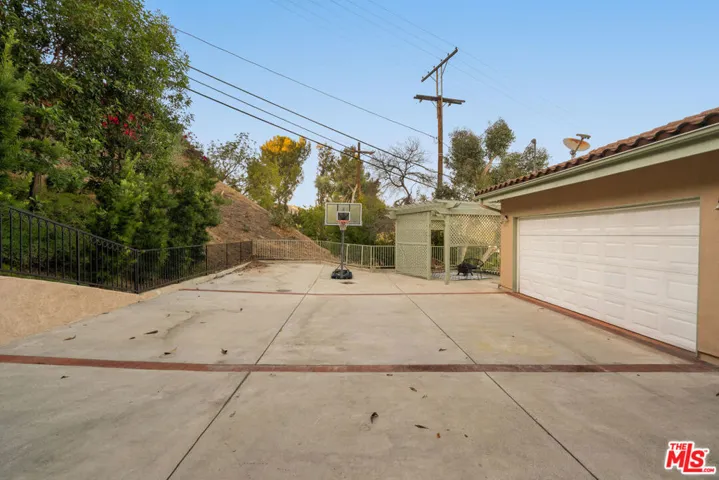 Oversized gated driveway