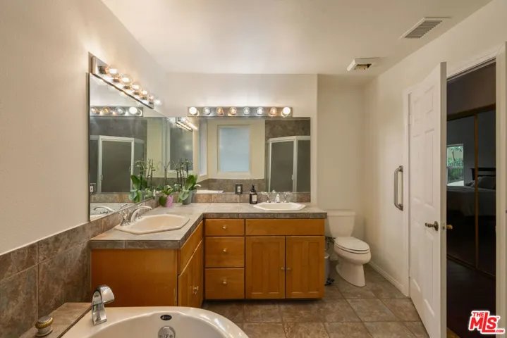 Dual sink bathroom