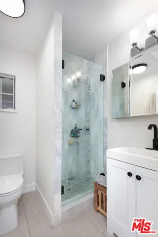 Unit 1014 Bathroom