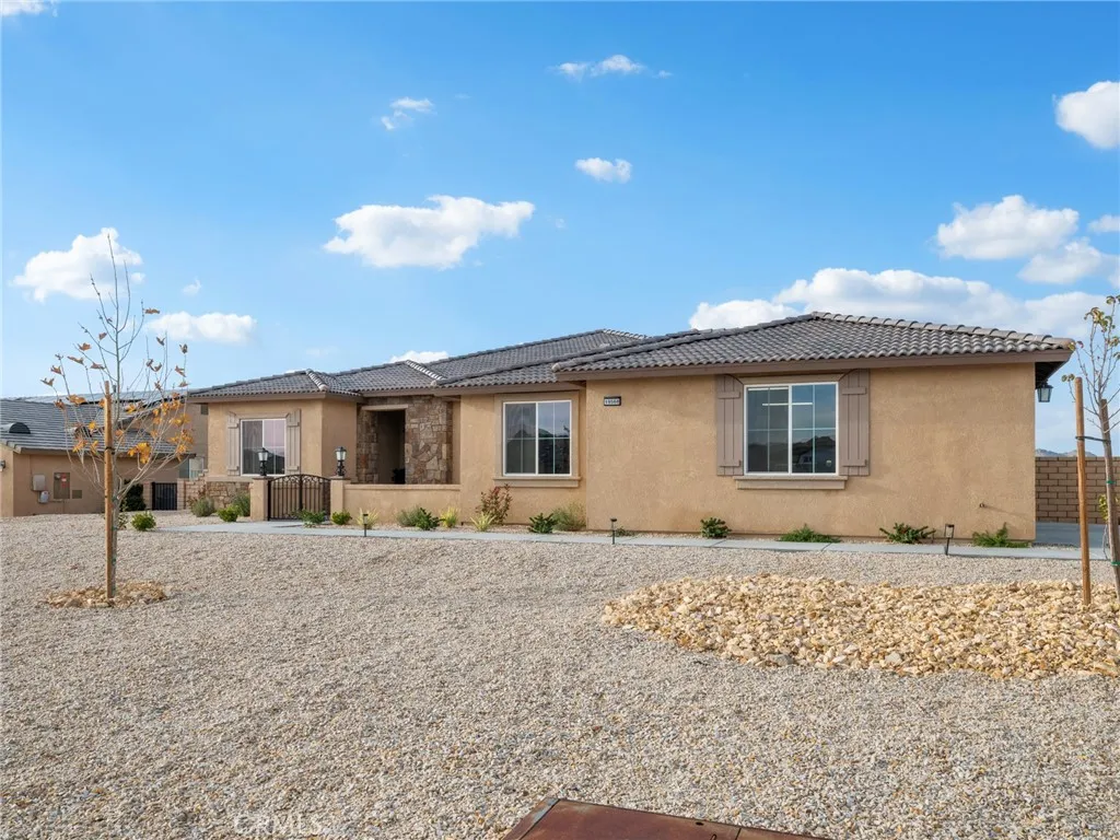 19568 Arcata Road, Apple Valley, California 92307 home-pic-3