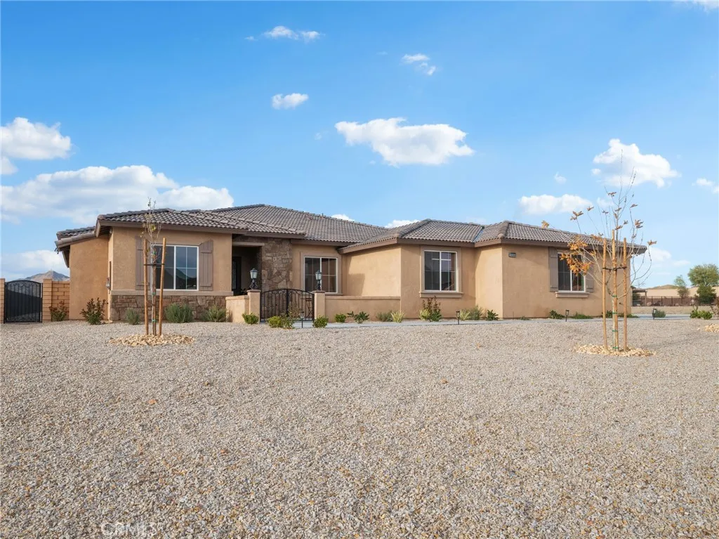 19568 Arcata Road, Apple Valley, California 92307 home-pic-4