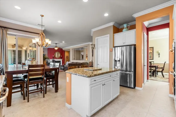 15-81218 Avenida Neblina-22