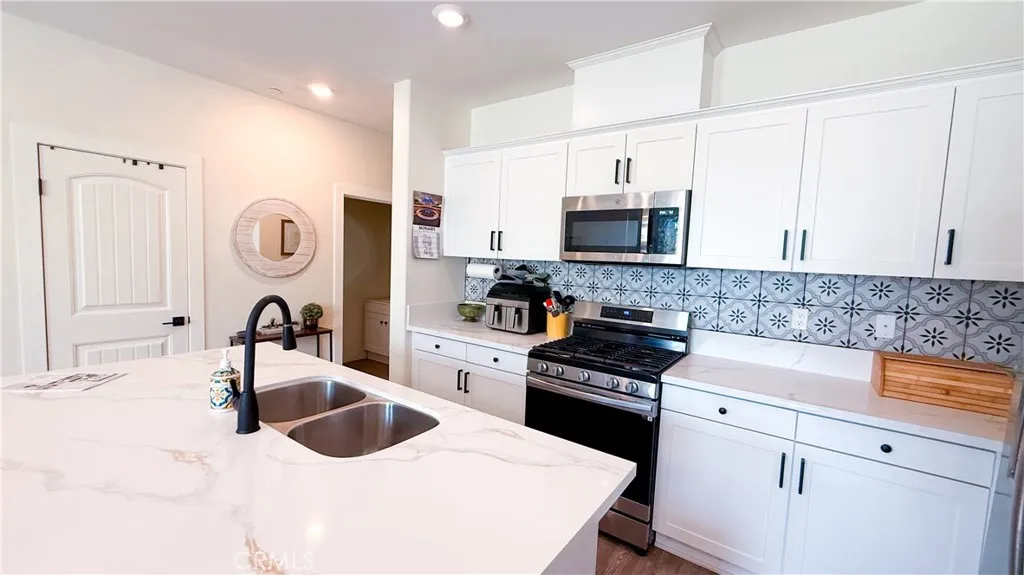 30383 Town Square, Menifee, California 92584 home-pic-17
