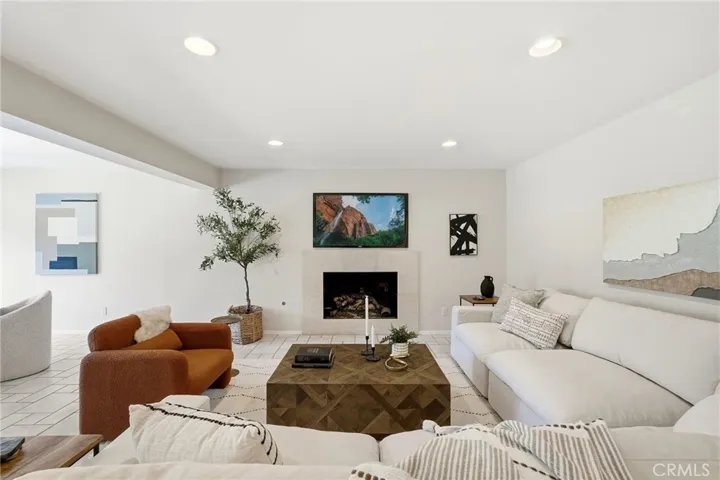 4747 Ellenita, Tarzana, California 91356