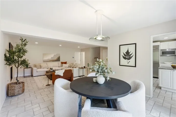 4747 Ellenita, Tarzana, California 91356