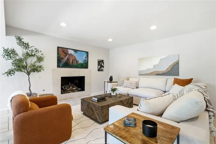 4747 Ellenita, Tarzana, California 91356