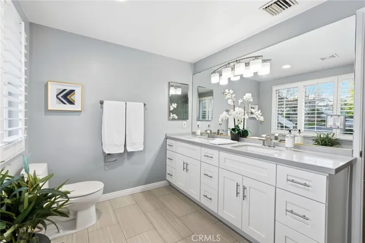 4747 Ellenita, Tarzana, California 91356