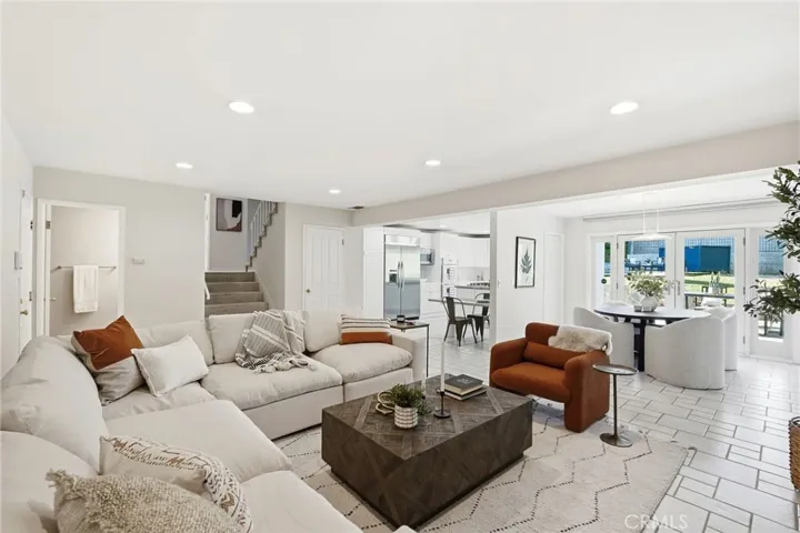 4747 Ellenita, Tarzana, California 91356