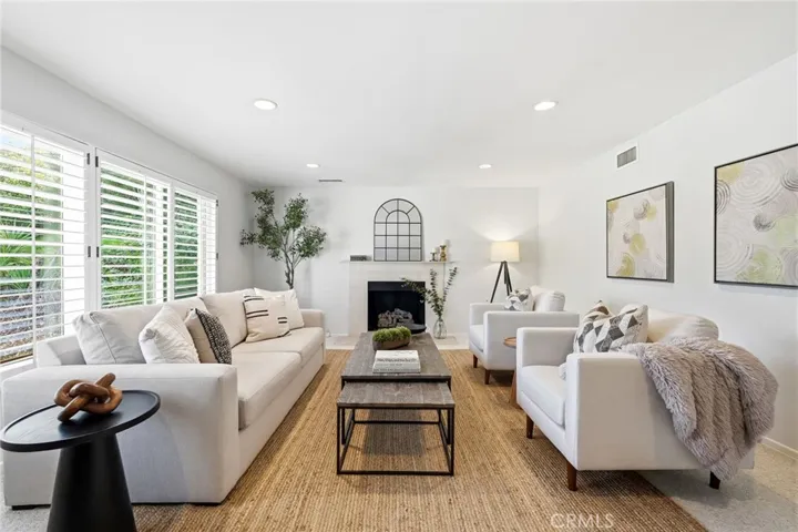 4747 Ellenita, Tarzana, California 91356