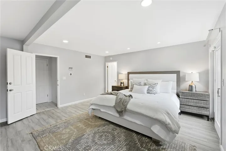 4747 Ellenita, Tarzana, California 91356