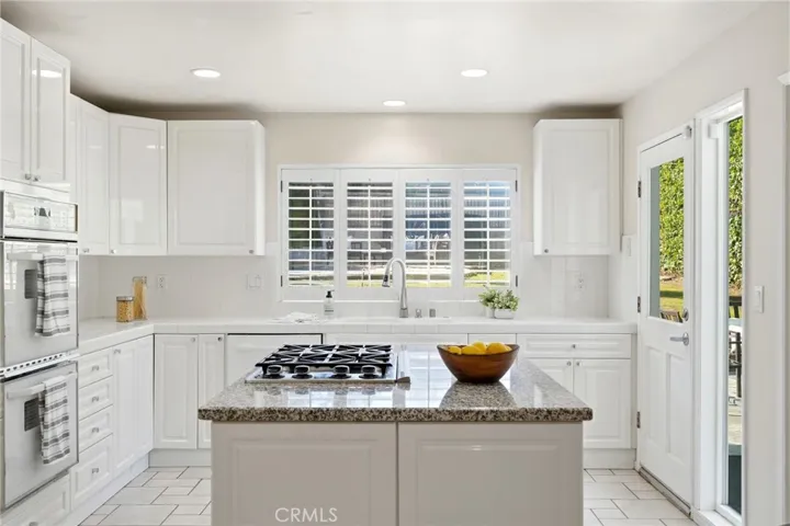 4747 Ellenita, Tarzana, California 91356