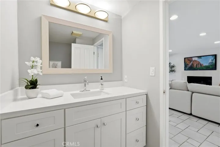 4747 Ellenita, Tarzana, California 91356