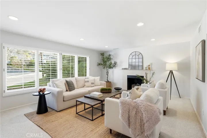4747 Ellenita, Tarzana, California 91356