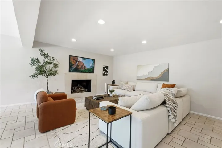 4747 Ellenita, Tarzana, California 91356