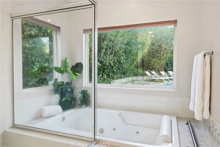 4747 Ellenita, Tarzana, California 91356