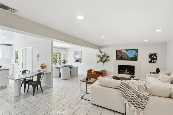4747 Ellenita, Tarzana, California 91356
