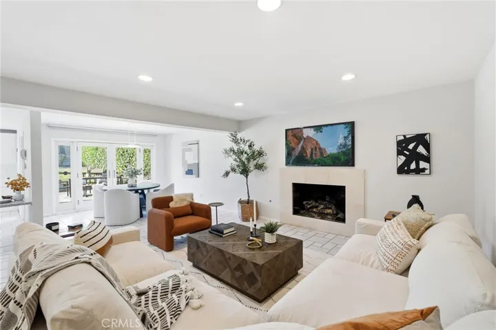 4747 Ellenita, Tarzana, California 91356