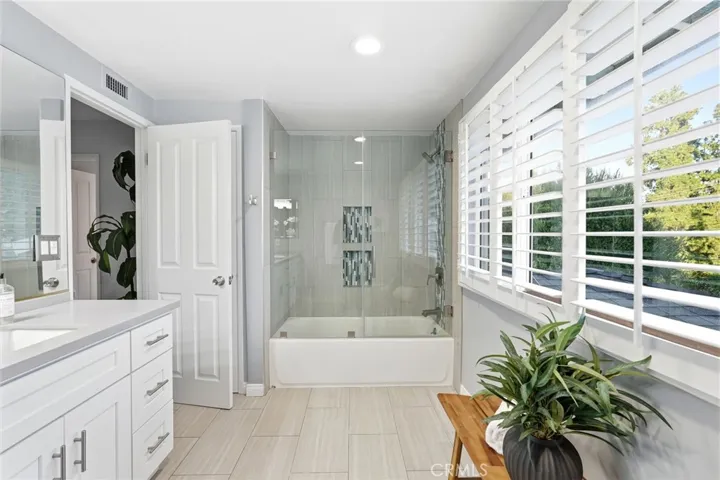 4747 Ellenita, Tarzana, California 91356