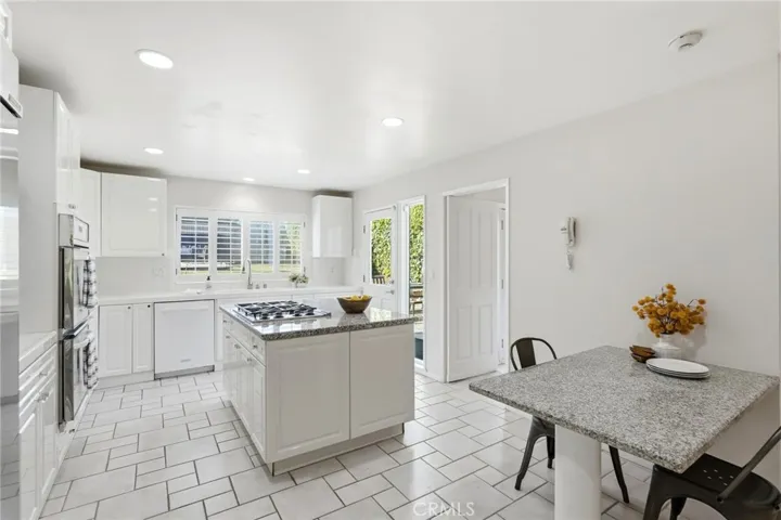4747 Ellenita, Tarzana, California 91356
