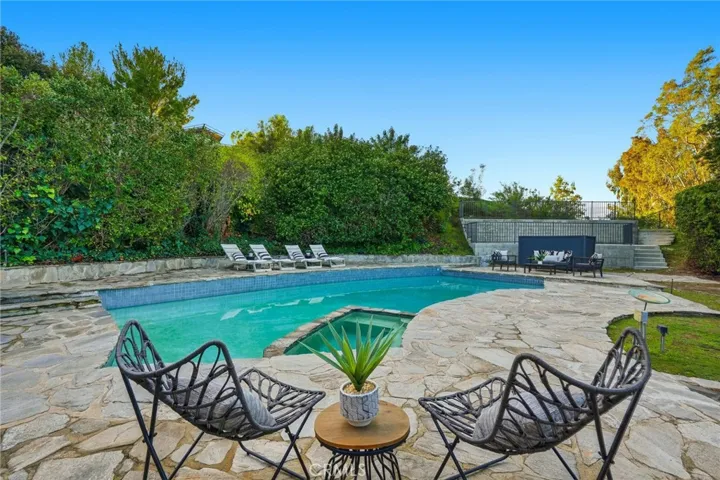 4747 Ellenita, Tarzana, California 91356