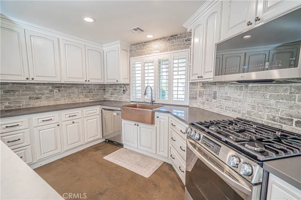21728 Cheswold Avenue, Saugus, California 91350 home-pic-16