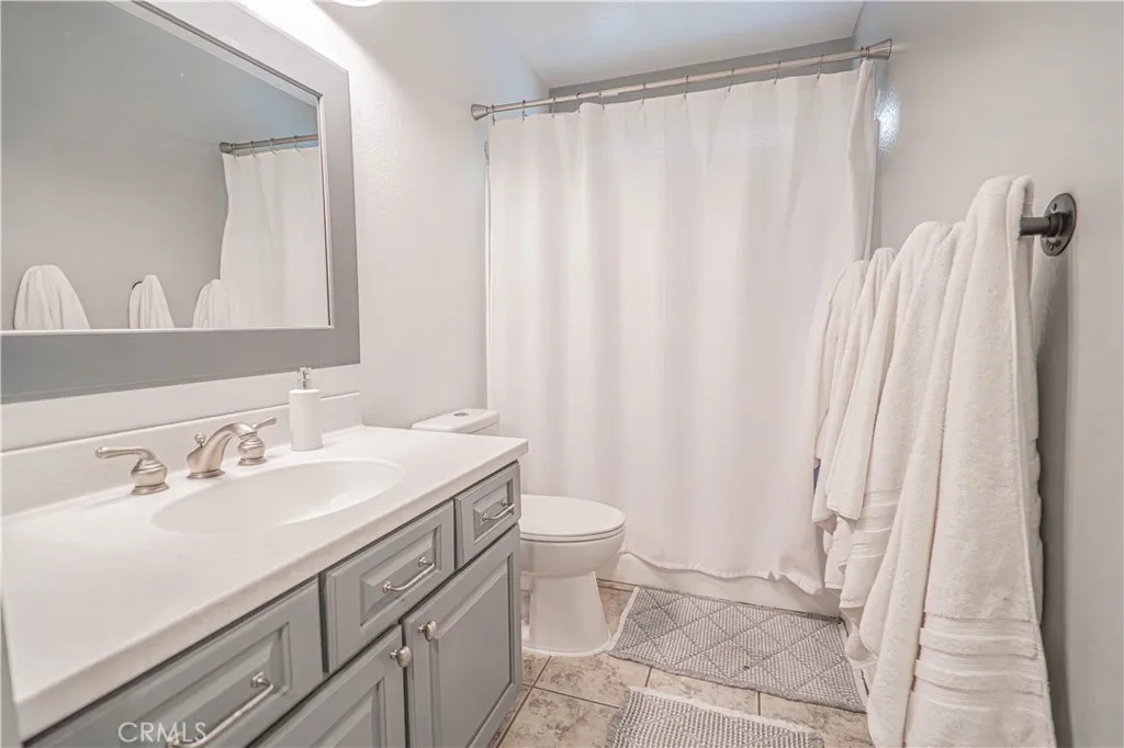 21728 Cheswold Avenue, Saugus, California 91350 home-pic-32