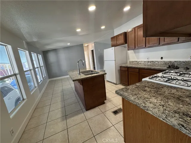 Kitchen/ Dinning area