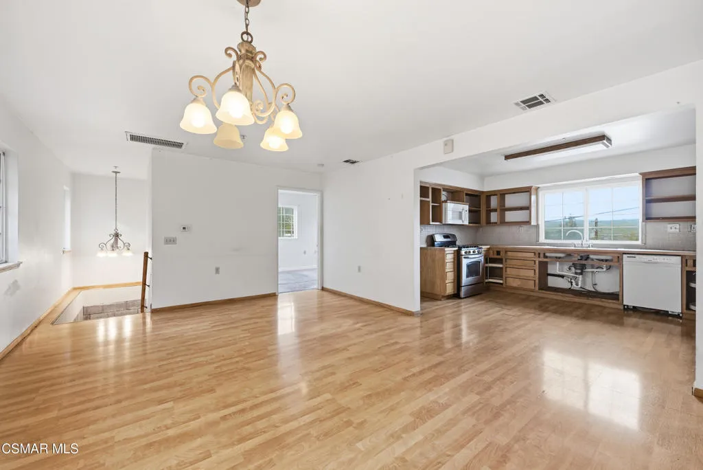 6130 Birch Street, Simi Valley, California 93063 home-pic-4