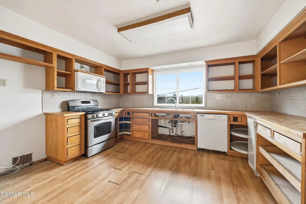 6130 Birch Street, Simi Valley, California 93063 home-pic-3