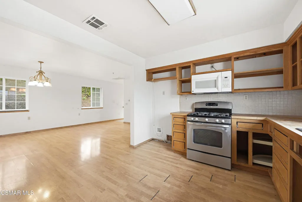 6130 Birch Street, Simi Valley, California 93063 home-pic-19