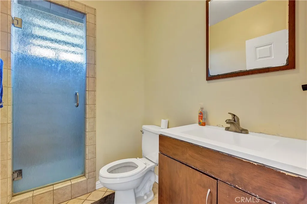 2641 S Catalina Street, Los Angeles, California 90007 home-pic-18